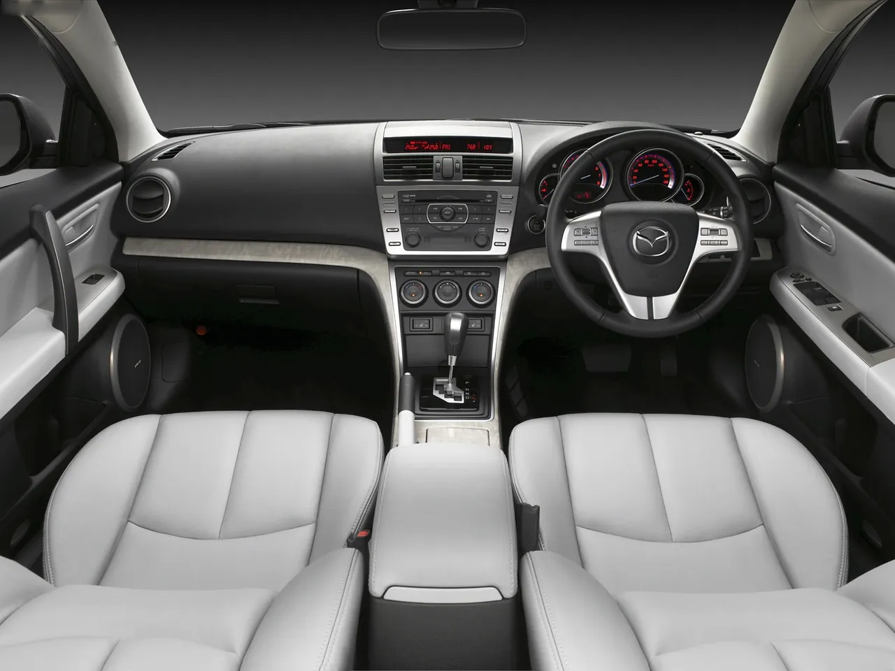 Mazda 6 Wagon (2008) – interiér