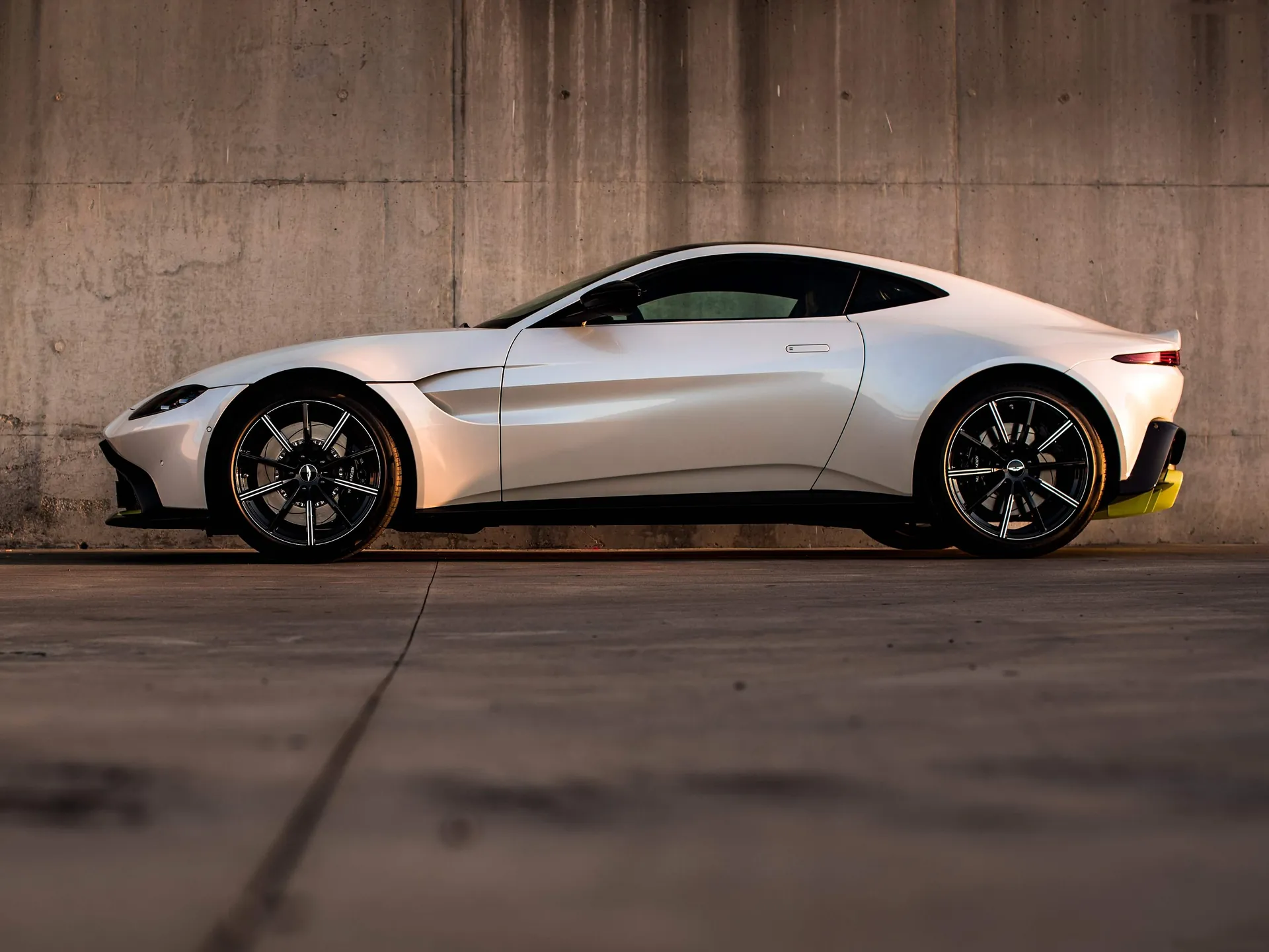 Aston Martin Vantage (2019) - Side Profile