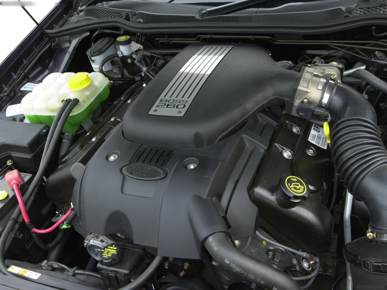 Ford BA Falcon XR8 (2002) – motorový prostor