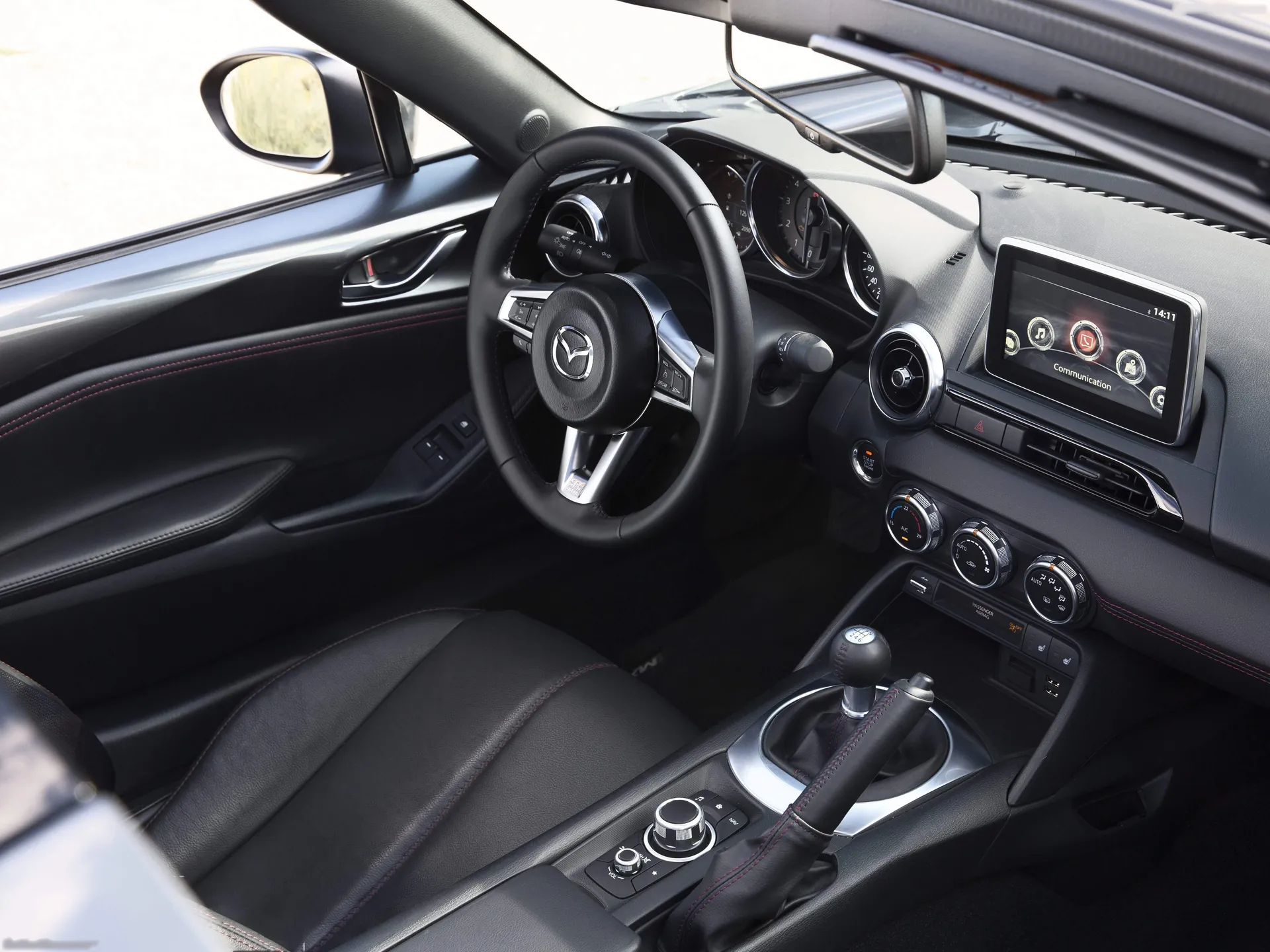 Mazda MX-5 RF (2017) – interiér