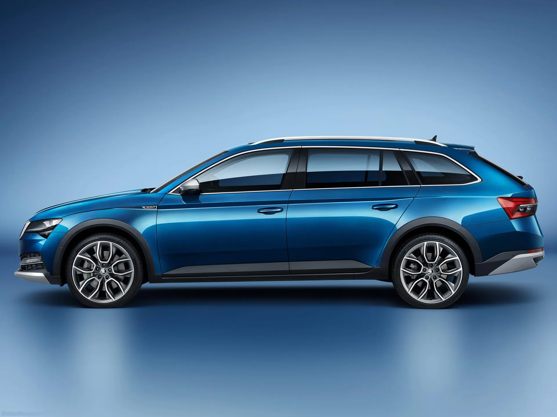 Skoda Superb Scout (2020) – boční profil