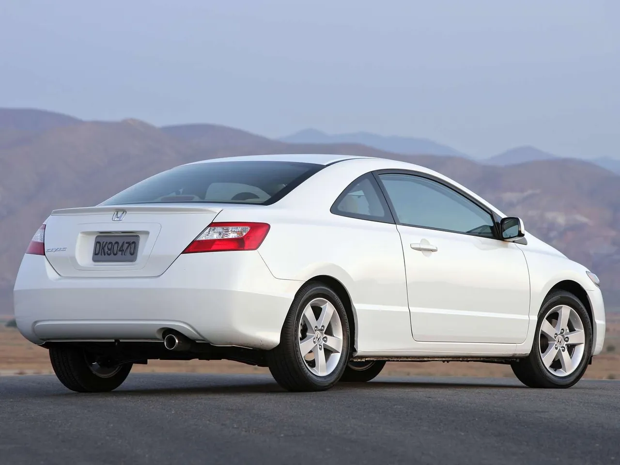 Honda Civic Coupe (2006) – zadní tříčtvrteční pohled