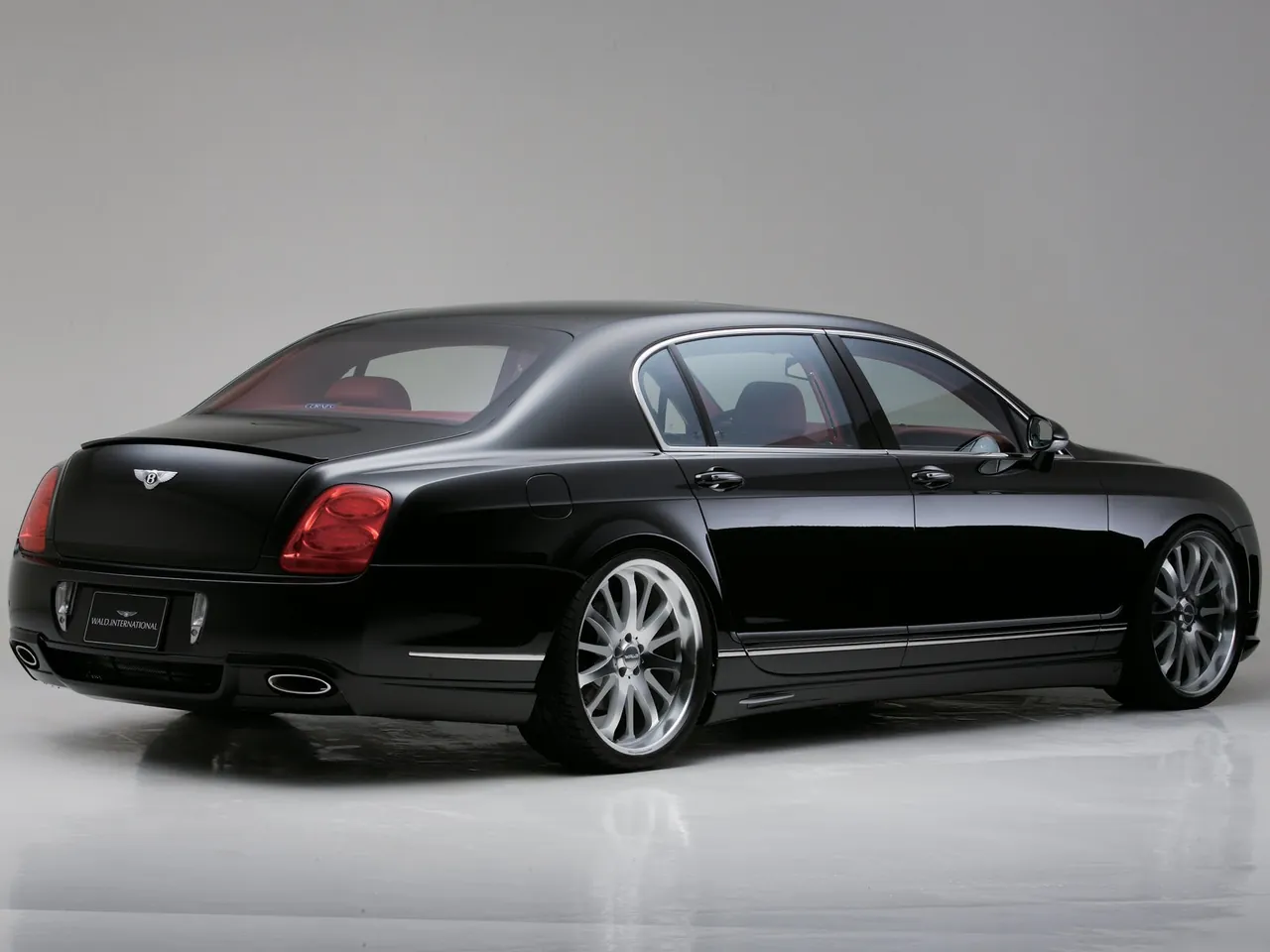 Wald Bentley Continental Flying Spur (2006) – zadní tříčtvrteční pohled