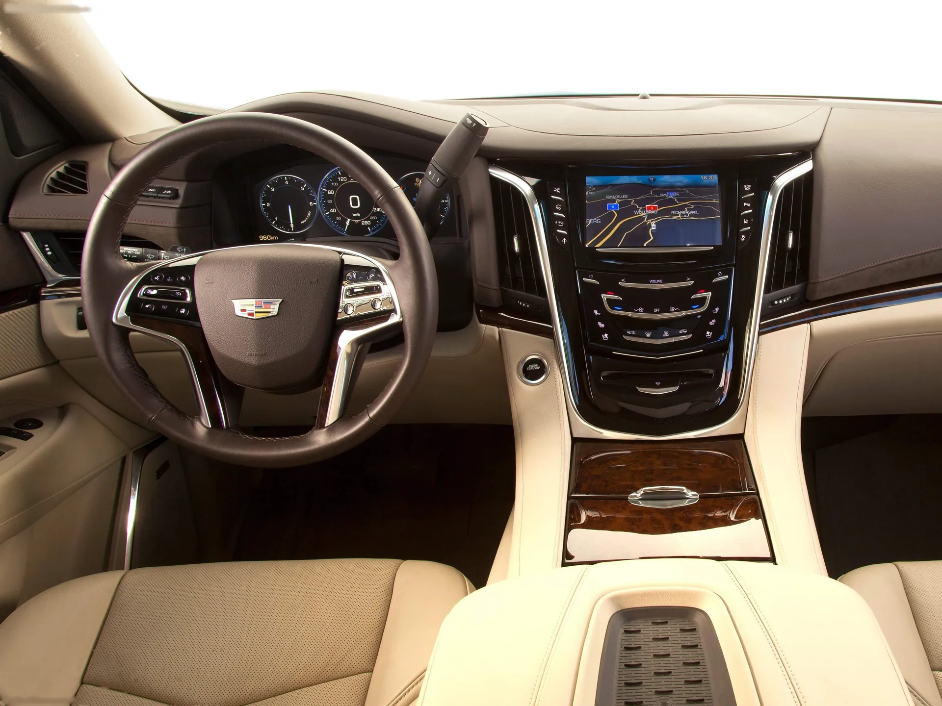 Cadillac Escalade [EU] (2015) – interiér