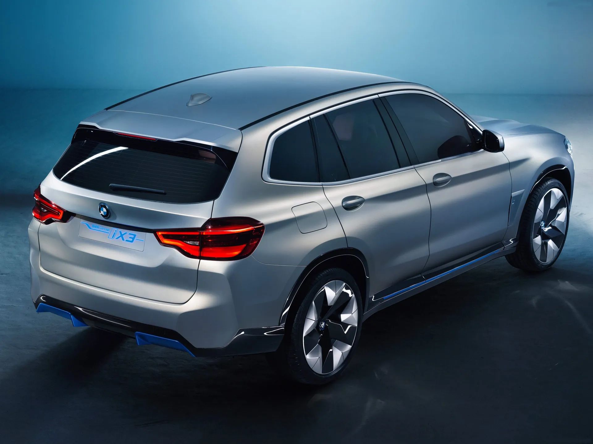 BMW iX3 Concept (2018) – zadní tříčtvrteční pohled