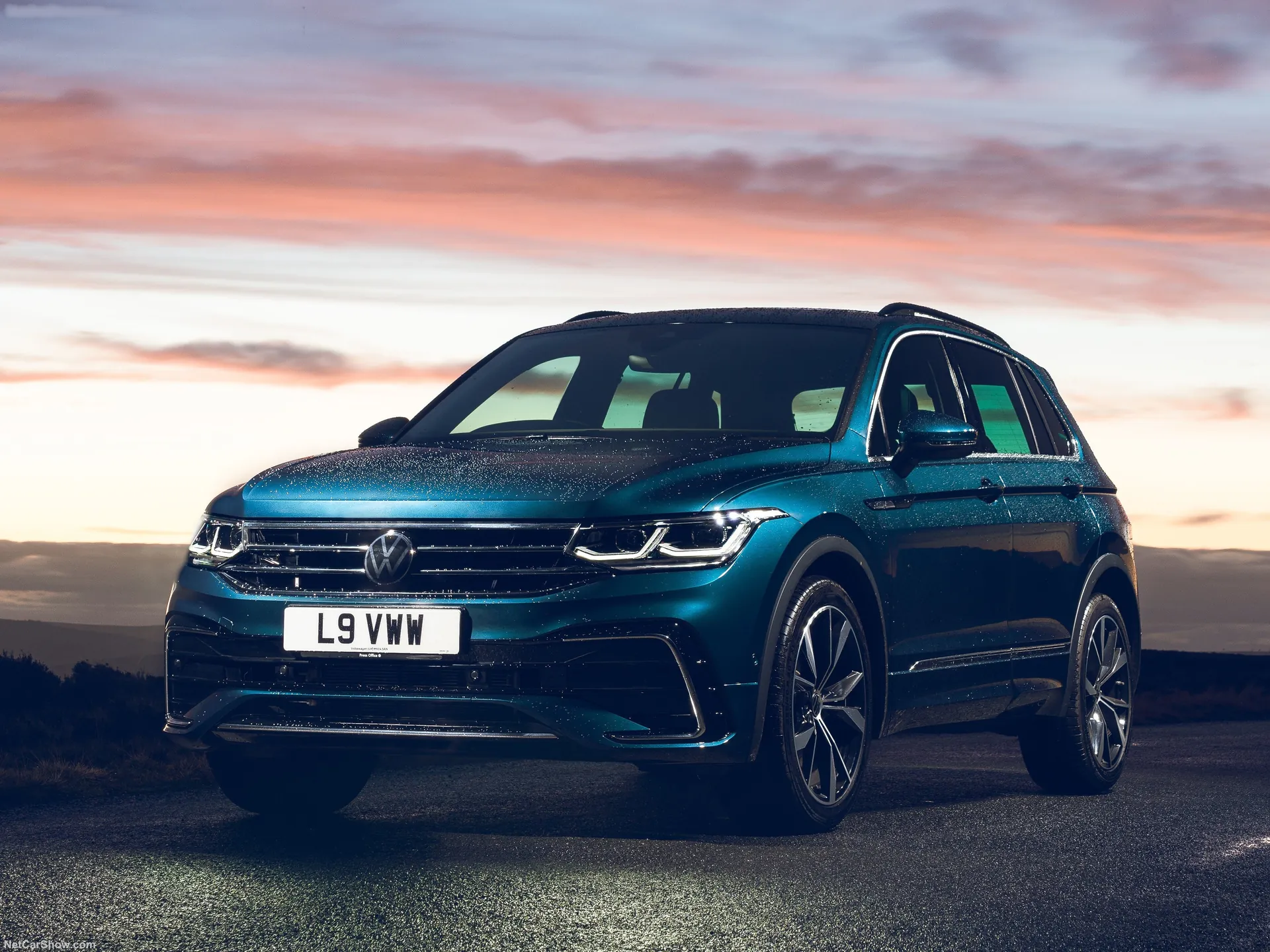 Volkswagen Tiguan R-Line [UK] (2021)