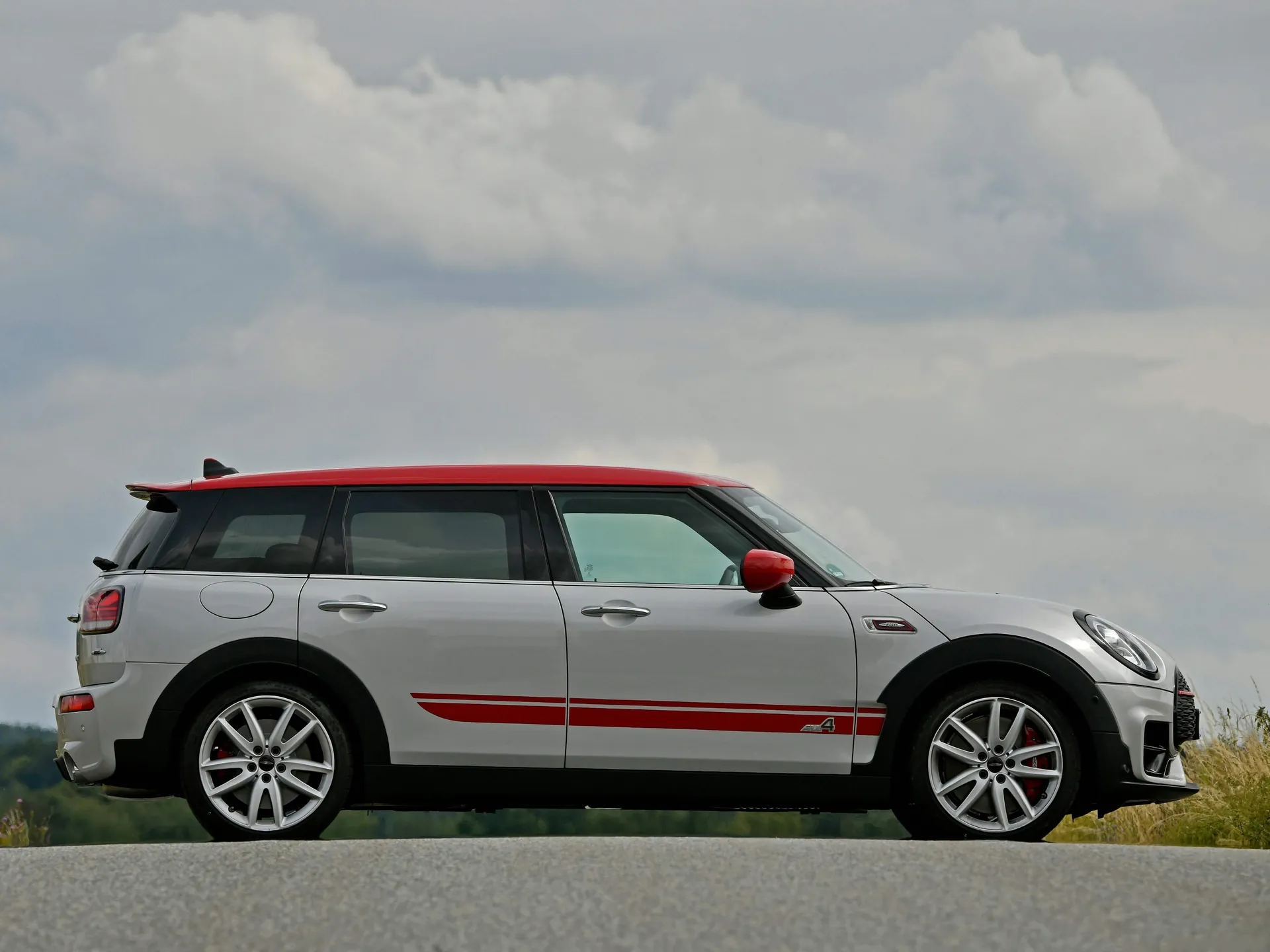 Mini John Cooper Works Clubman (2020) – boční profil