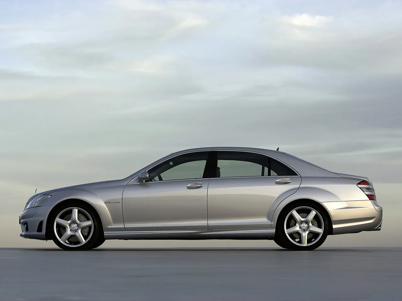 Mercedes-Benz S65 AMG (2007) – boční profil