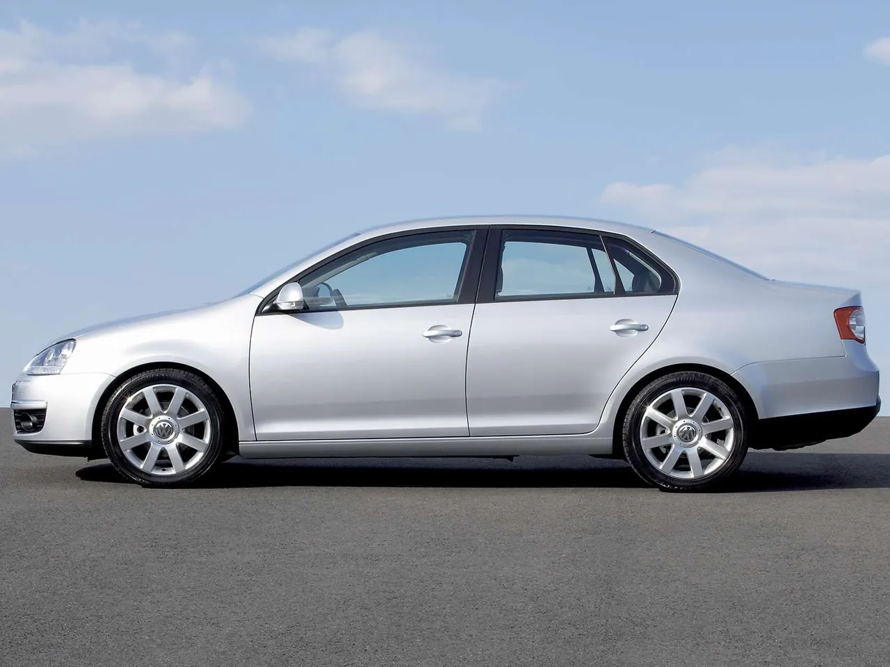 Volkswagen Jetta (2006) - Side Profile