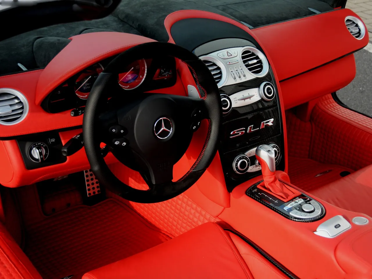 Brabus Mercedes-Benz SLR Roadster (2008) – interiér