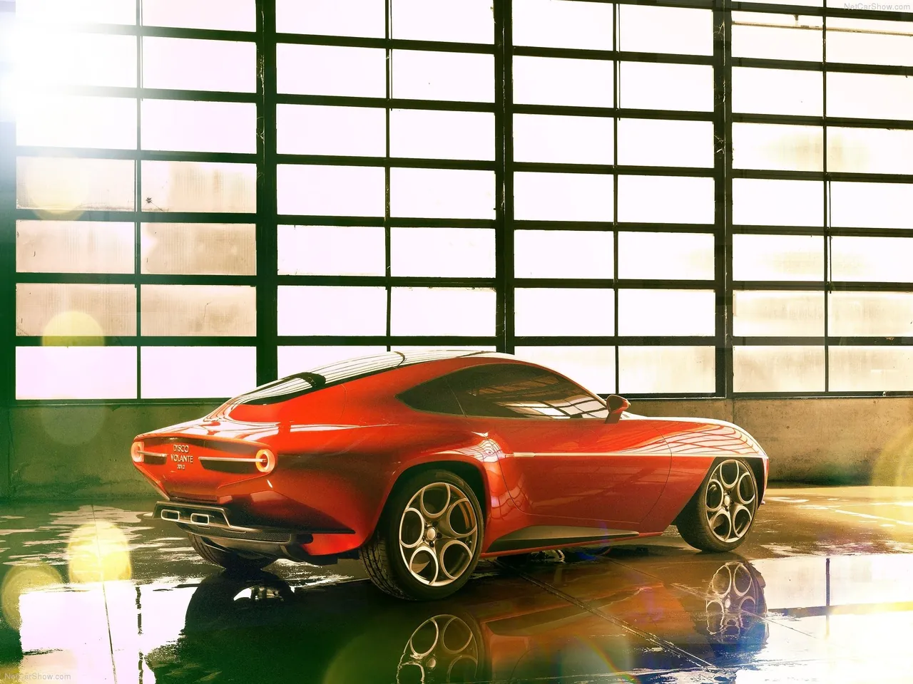 Alfa Romeo Disco Volante Touring Concept (2012) – zadní tříčtvrteční pohled