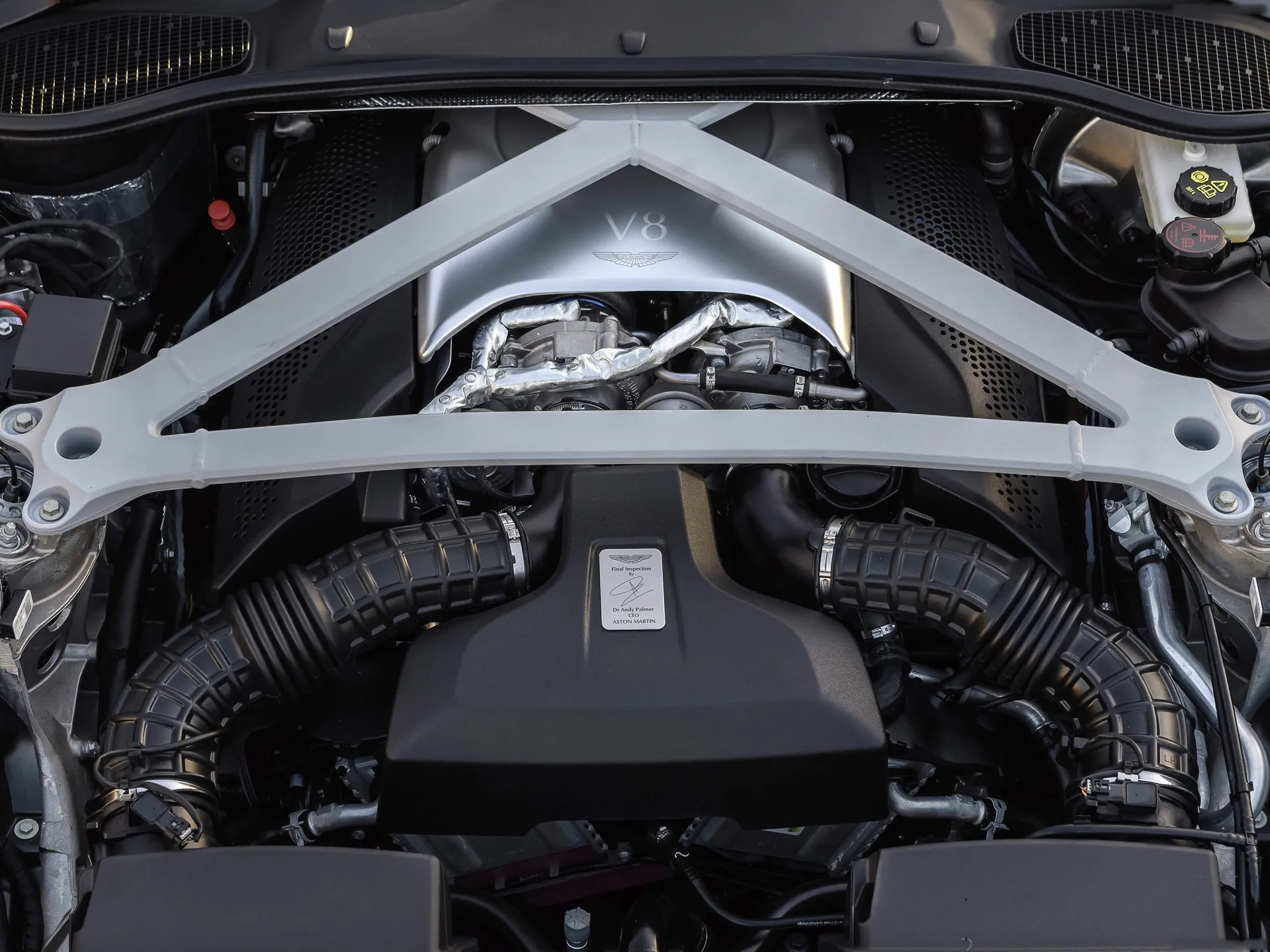 Aston Martin DB11 V8 (2018) - Engine
