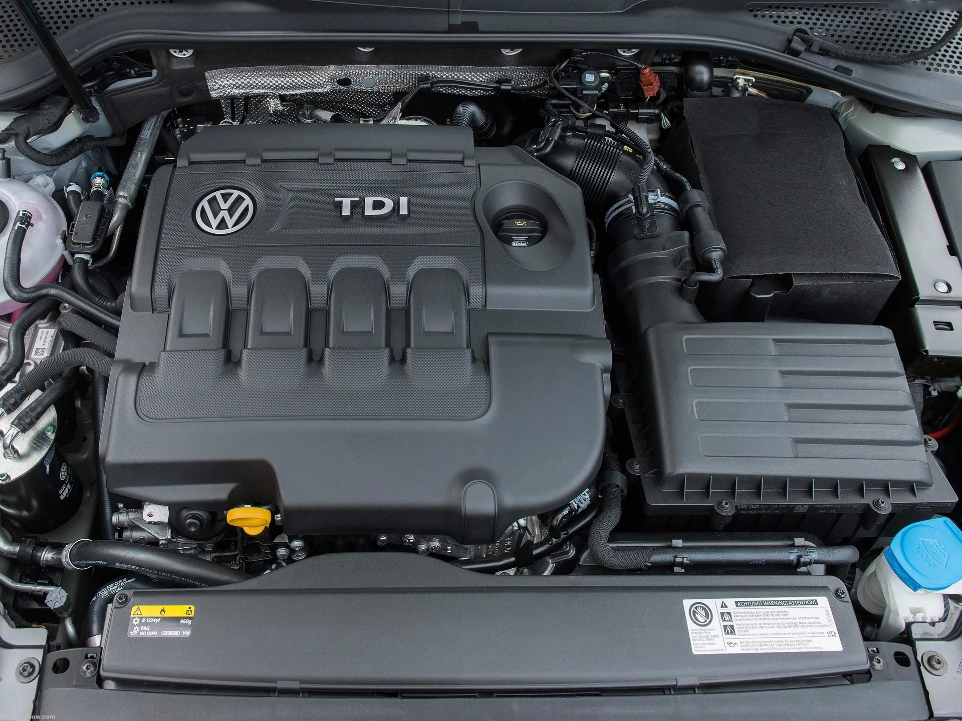 Volkswagen Golf (2017) - Engine Bay