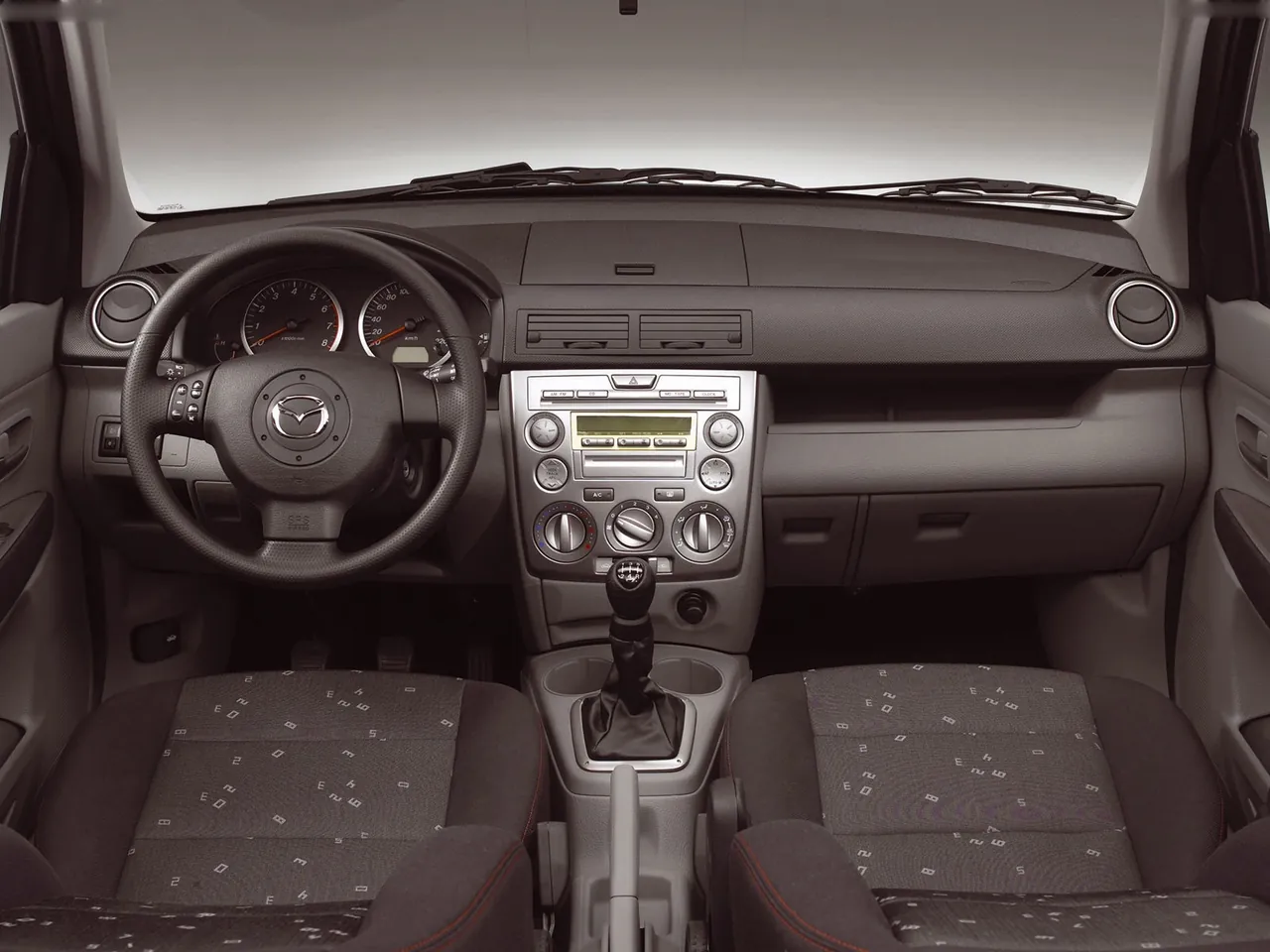 Mazda 2 (2003) – interiér