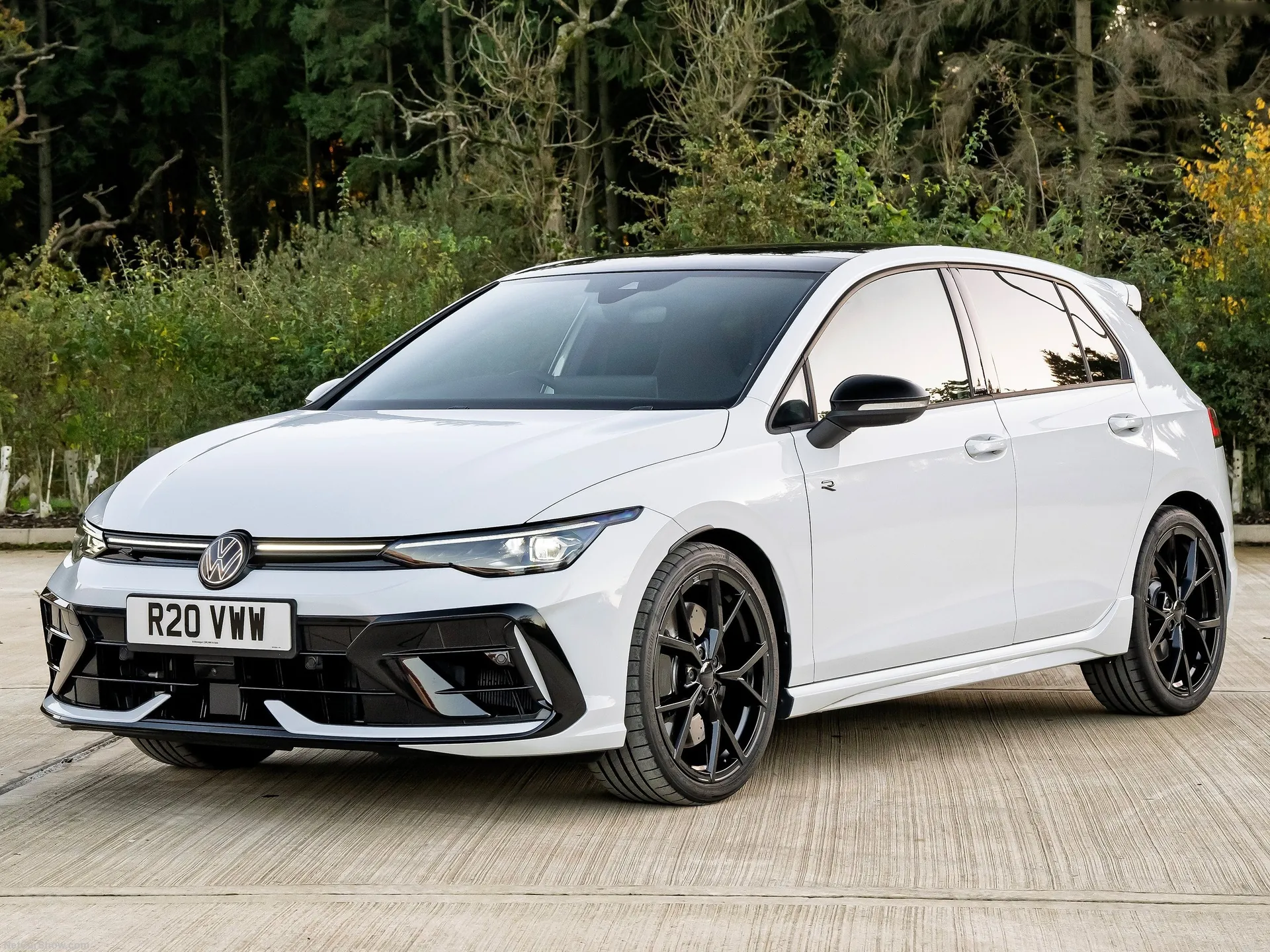 Volkswagen Golf R Black Edition [UK] (2025)