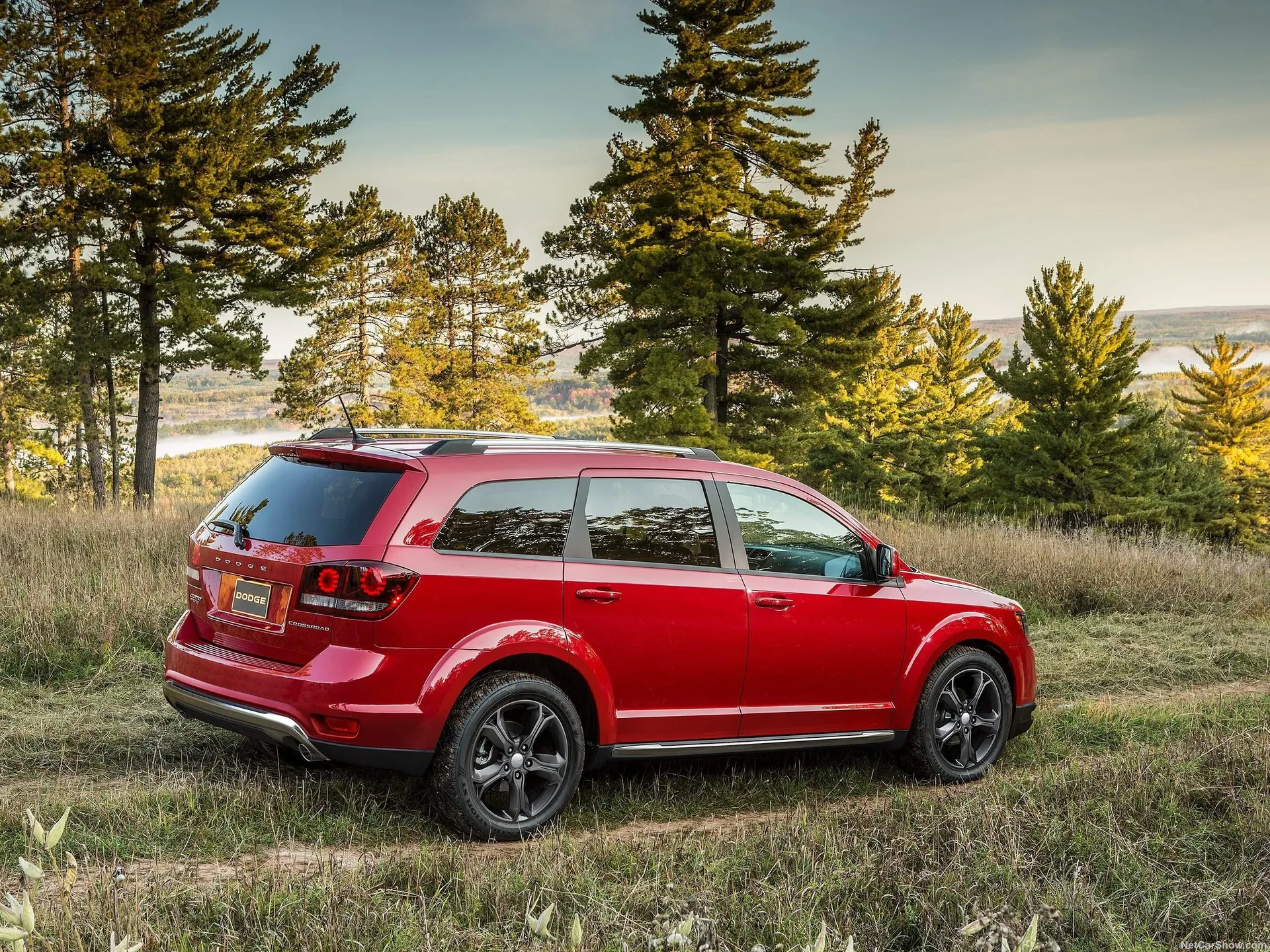 Dodge Journey Crossroad (2015) – zadní tříčtvrteční pohled