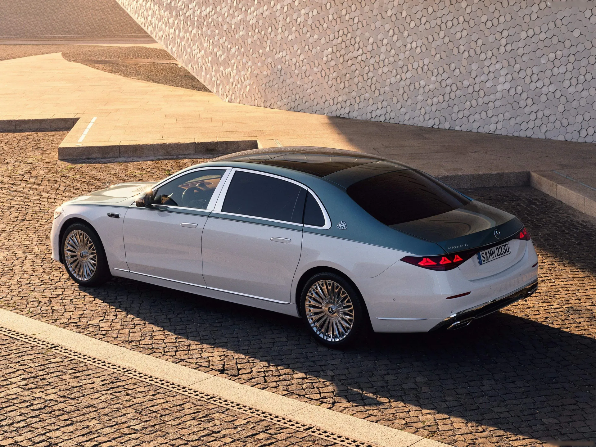 Mercedes-Benz S-Class Maybach (2027) – zadní tříčtvrteční pohled