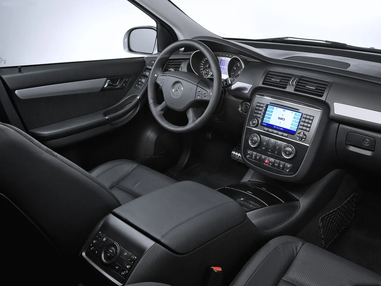 Mercedes-Benz R 63 AMG (2007) - Interior