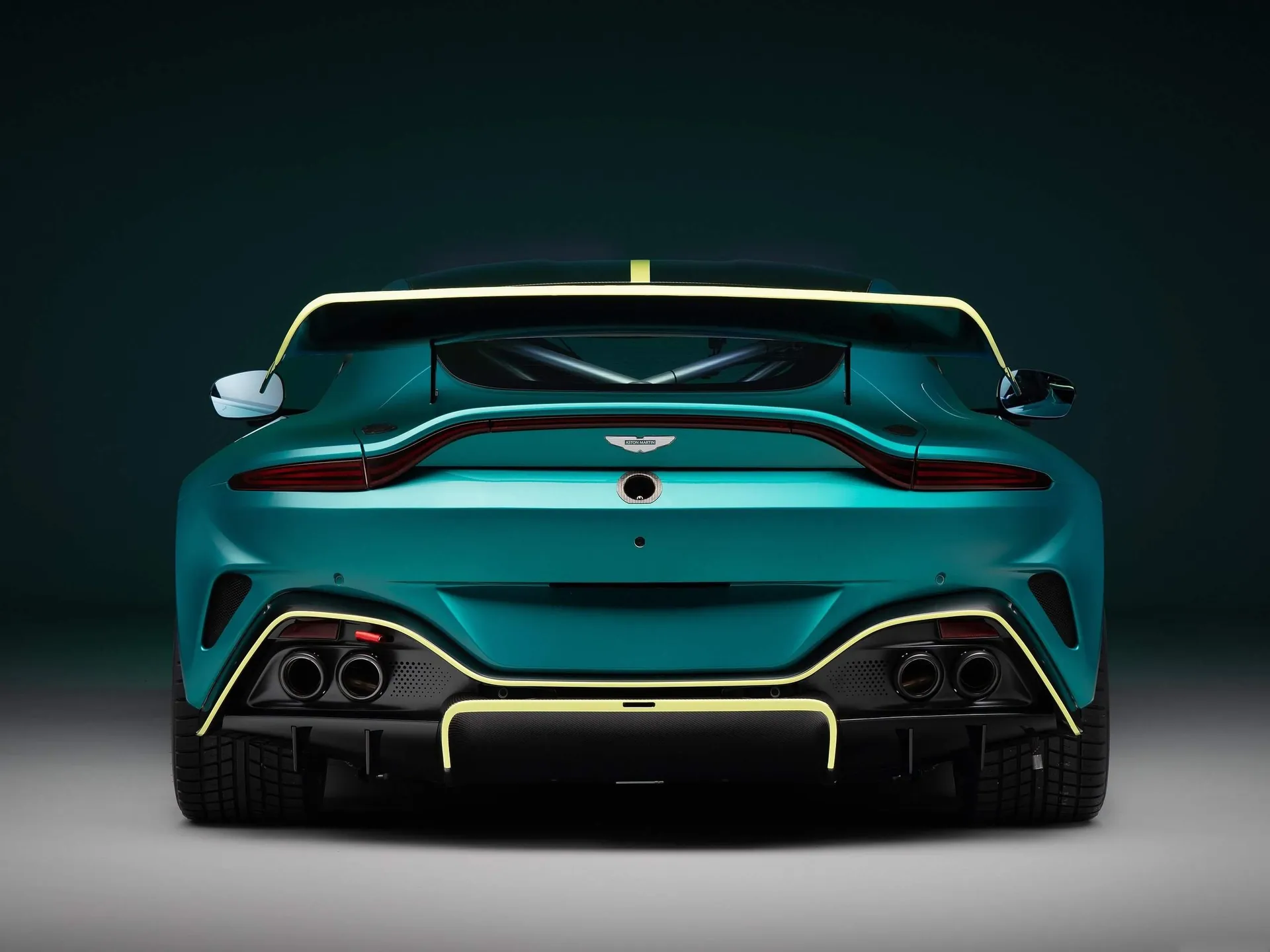 Aston Martin Vantage GT4 (2024) – zezadu