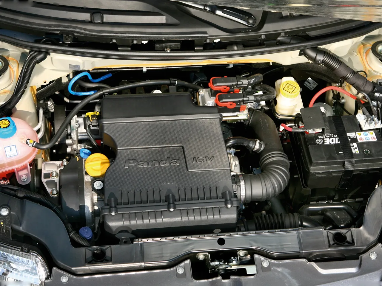 Fiat Panda 100HP (2007) – motorový prostor