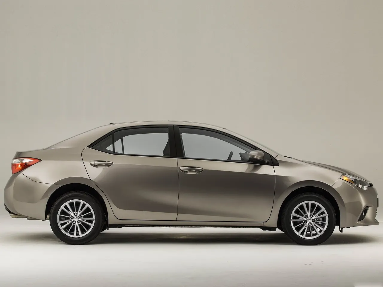 Toyota Corolla (2014) - Side Profile