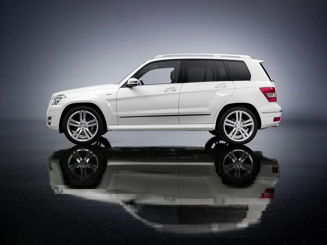 Mercedes-Benz GLK 350 4MATIC (2010) - Side Profile