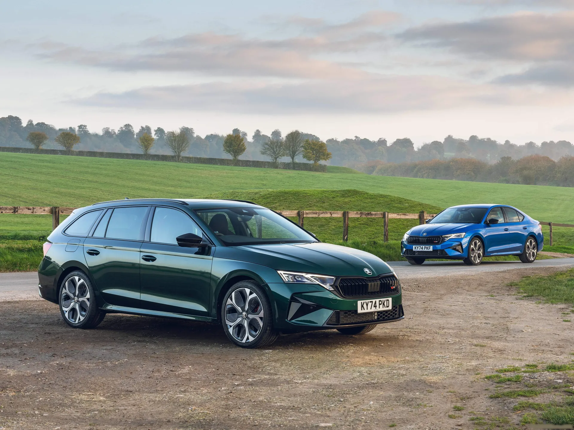 Skoda Octavia vRS Estate [UK] (2025) – skupinový snímek
