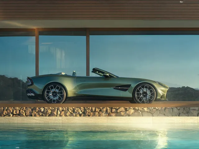 Aston Martin Vanquish Volante (2026)