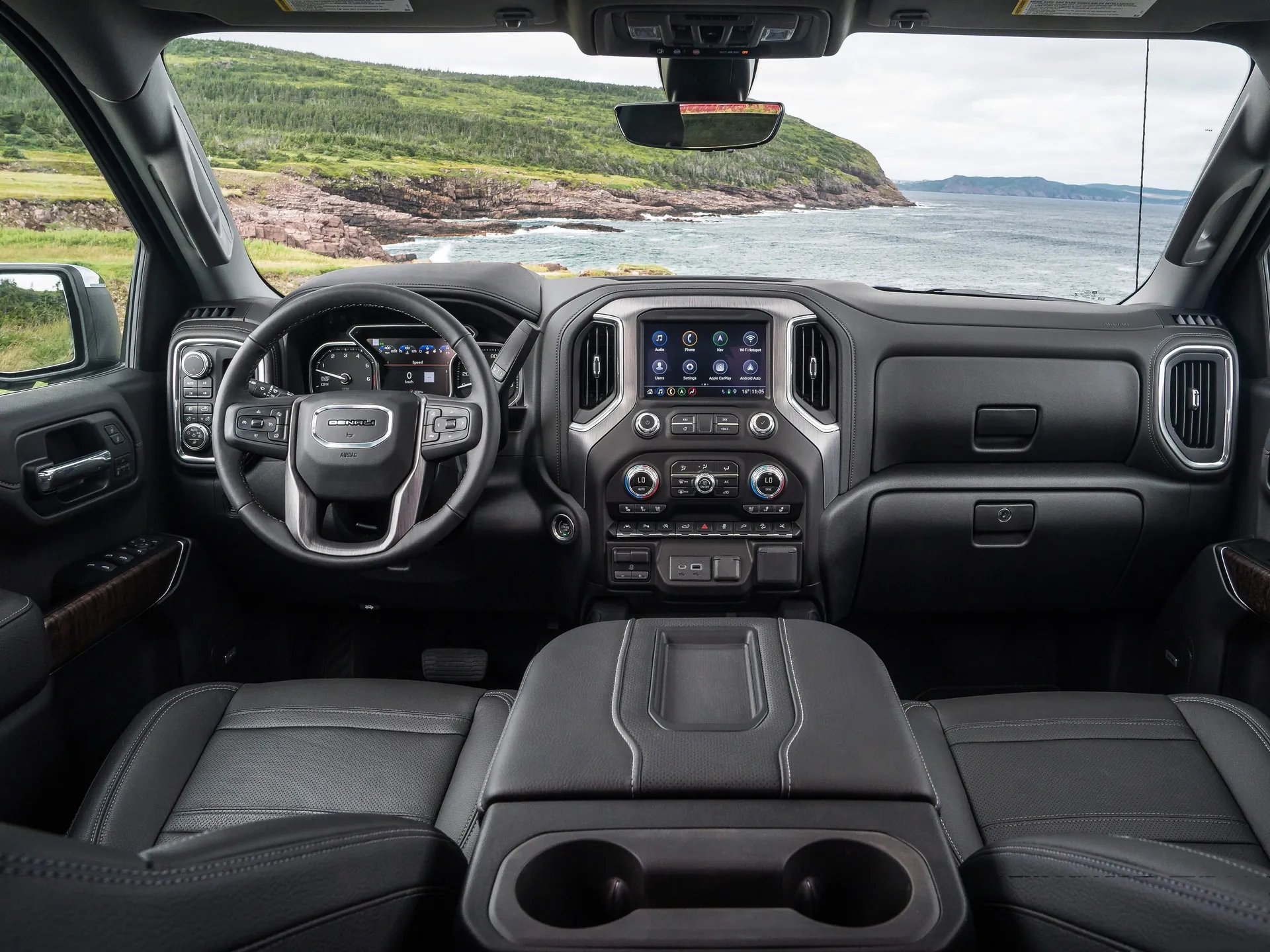 GMC Sierra Denali (2019) – interiér
