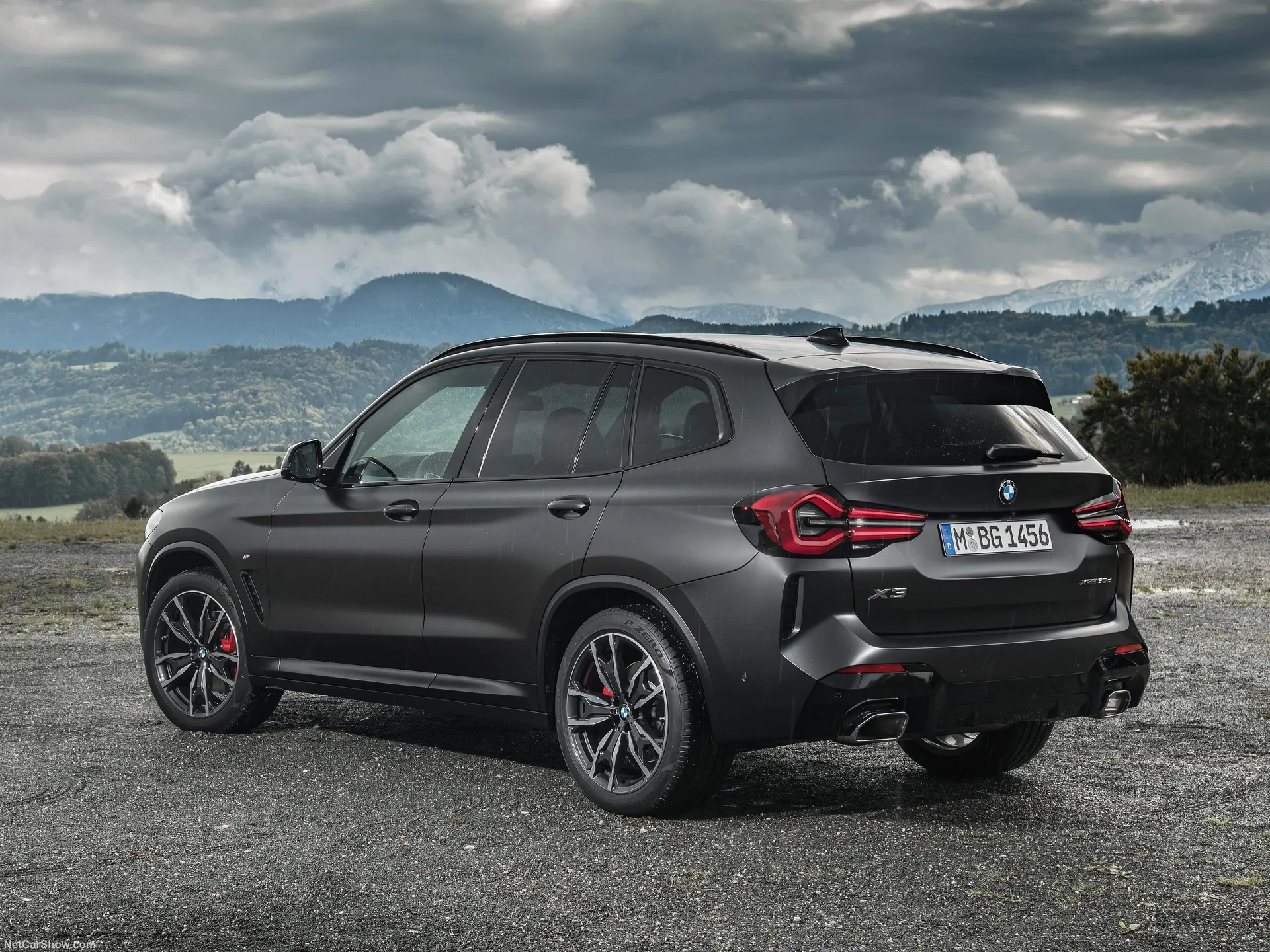 BMW X3 (2022) – zadní tříčtvrteční pohled