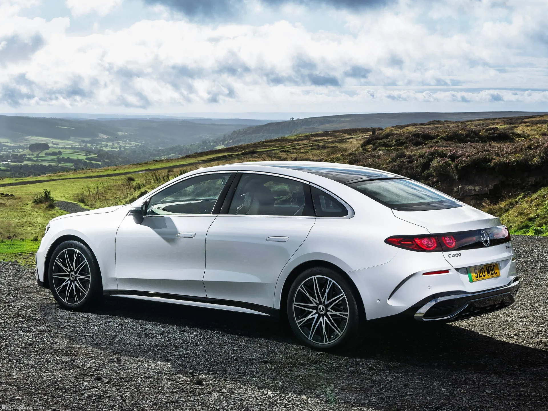 Mercedes-Benz C-Class EV [UK] (2027) – zadní tříčtvrteční pohled
