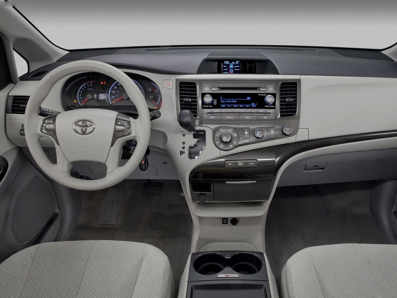 Toyota Sienna (2011) – interiér
