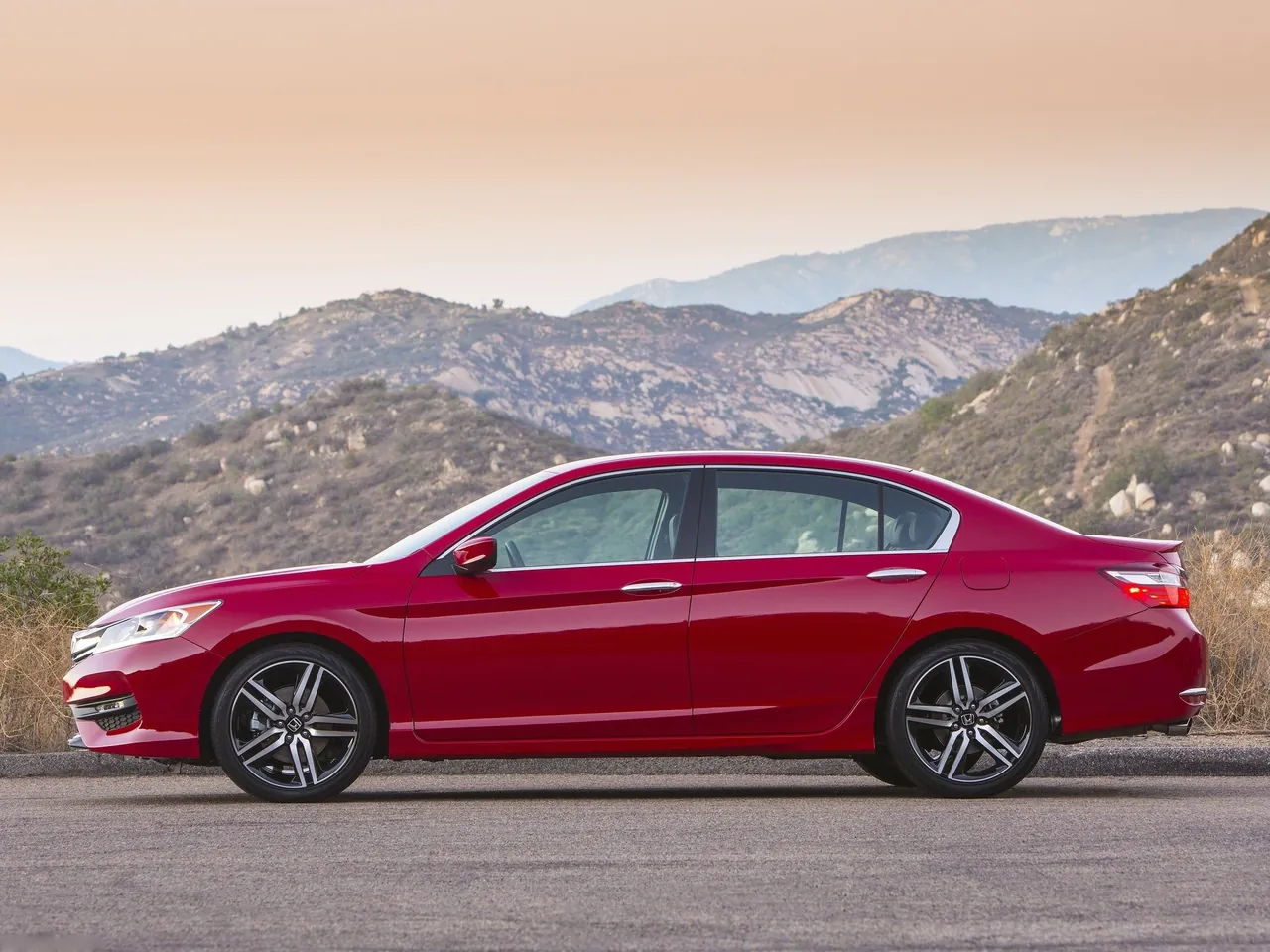 Honda Accord (2016) – boční profil