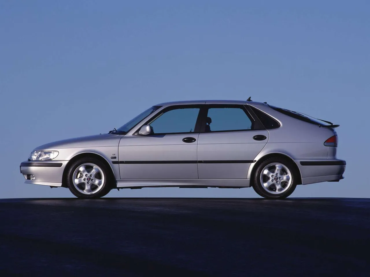 Saab 9-3 (2001) – boční profil