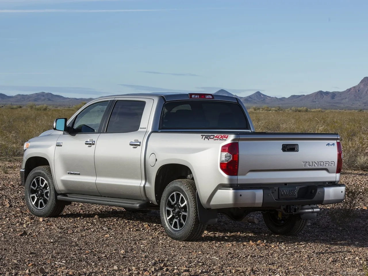 Toyota Tundra (2014) – zadní tříčtvrteční pohled