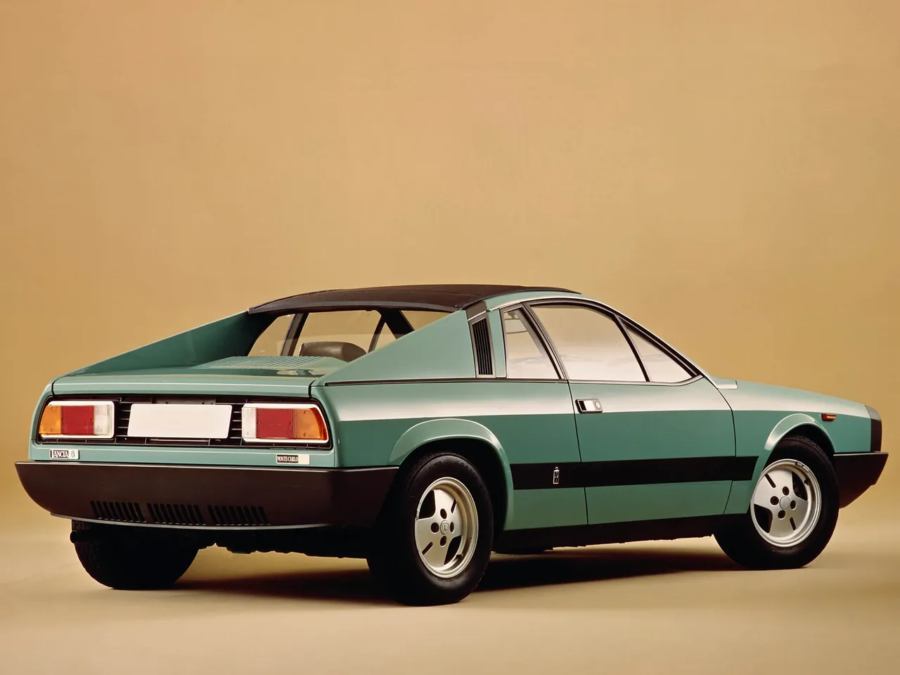Lancia Beta Montecarlo (1974) – zadní tříčtvrteční pohled