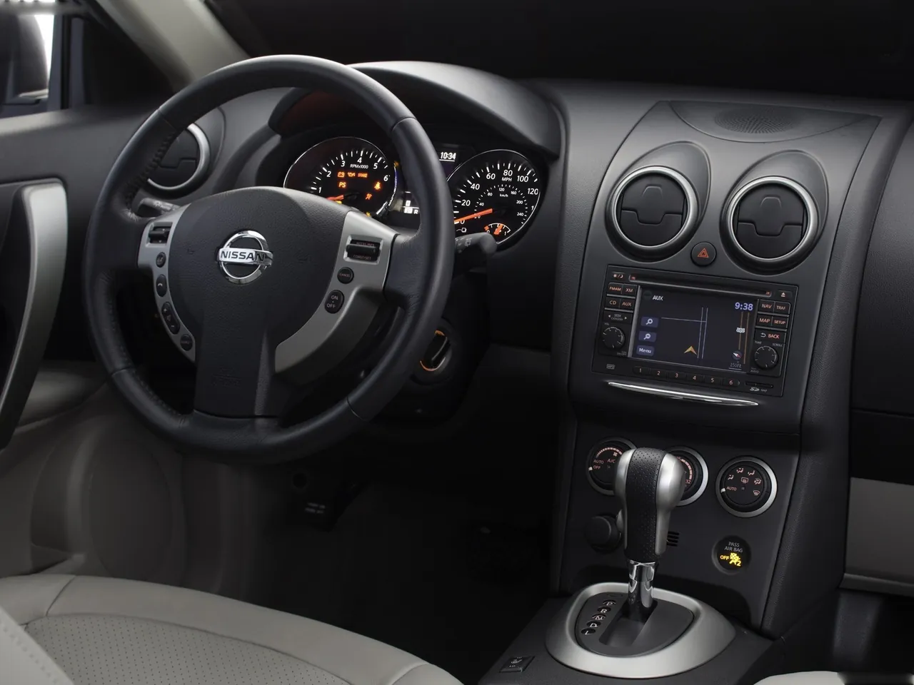 Nissan Rogue (2011) – interiér