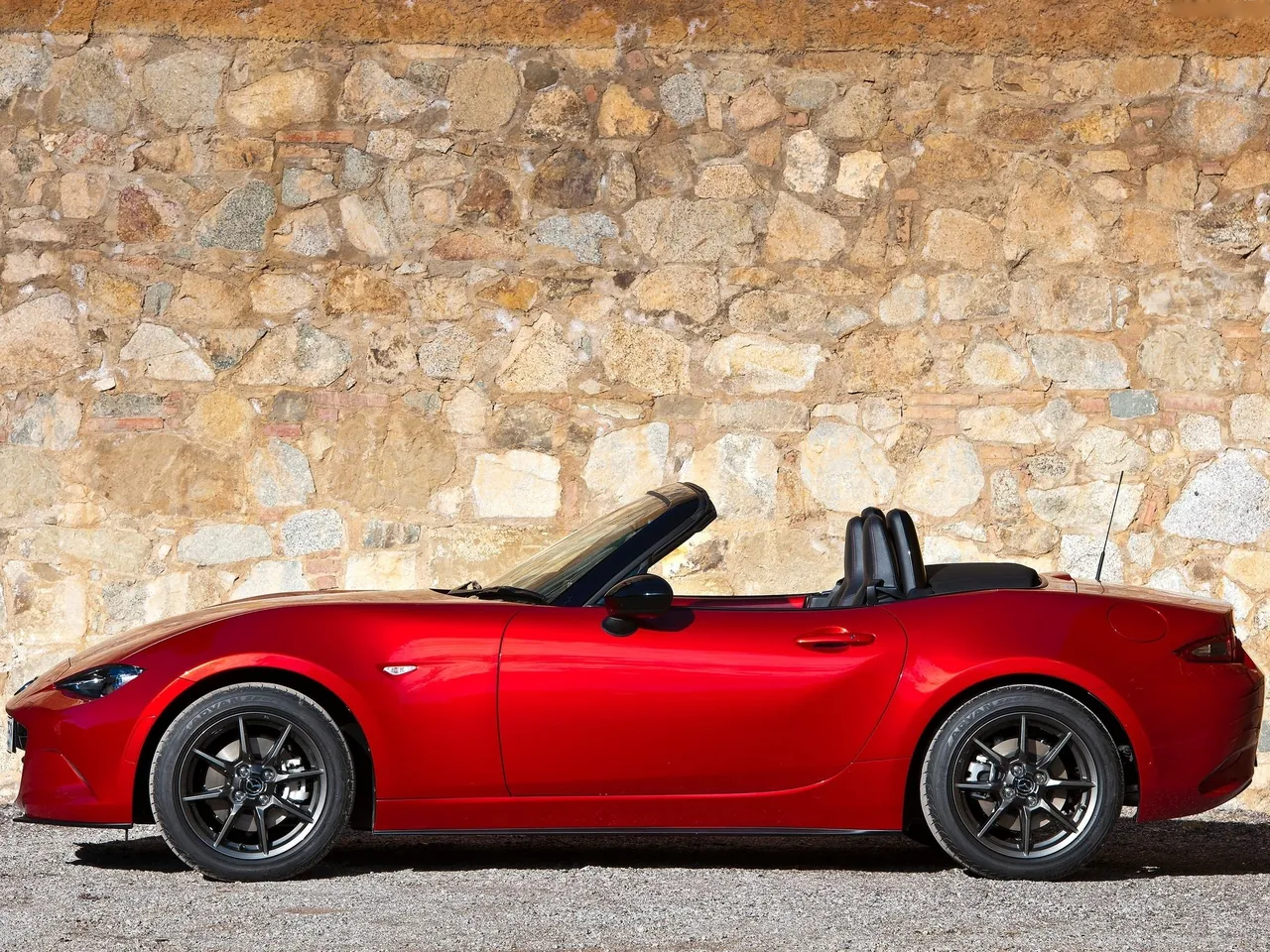 Mazda MX-5 (2016) – boční profil