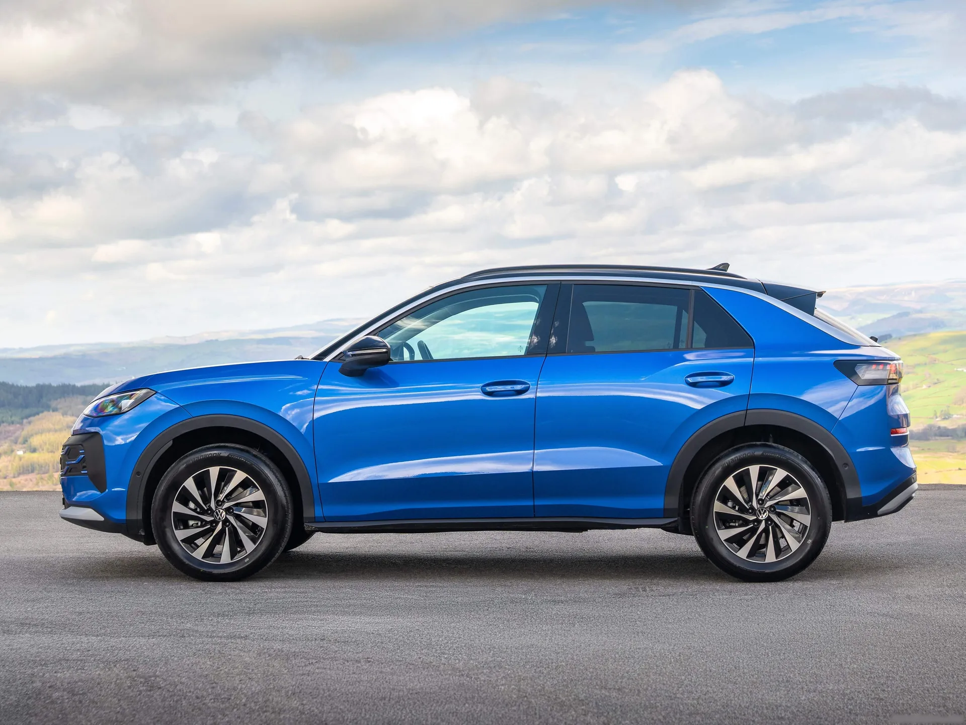 Volkswagen T-Roc [UK] (2026) – boční profil