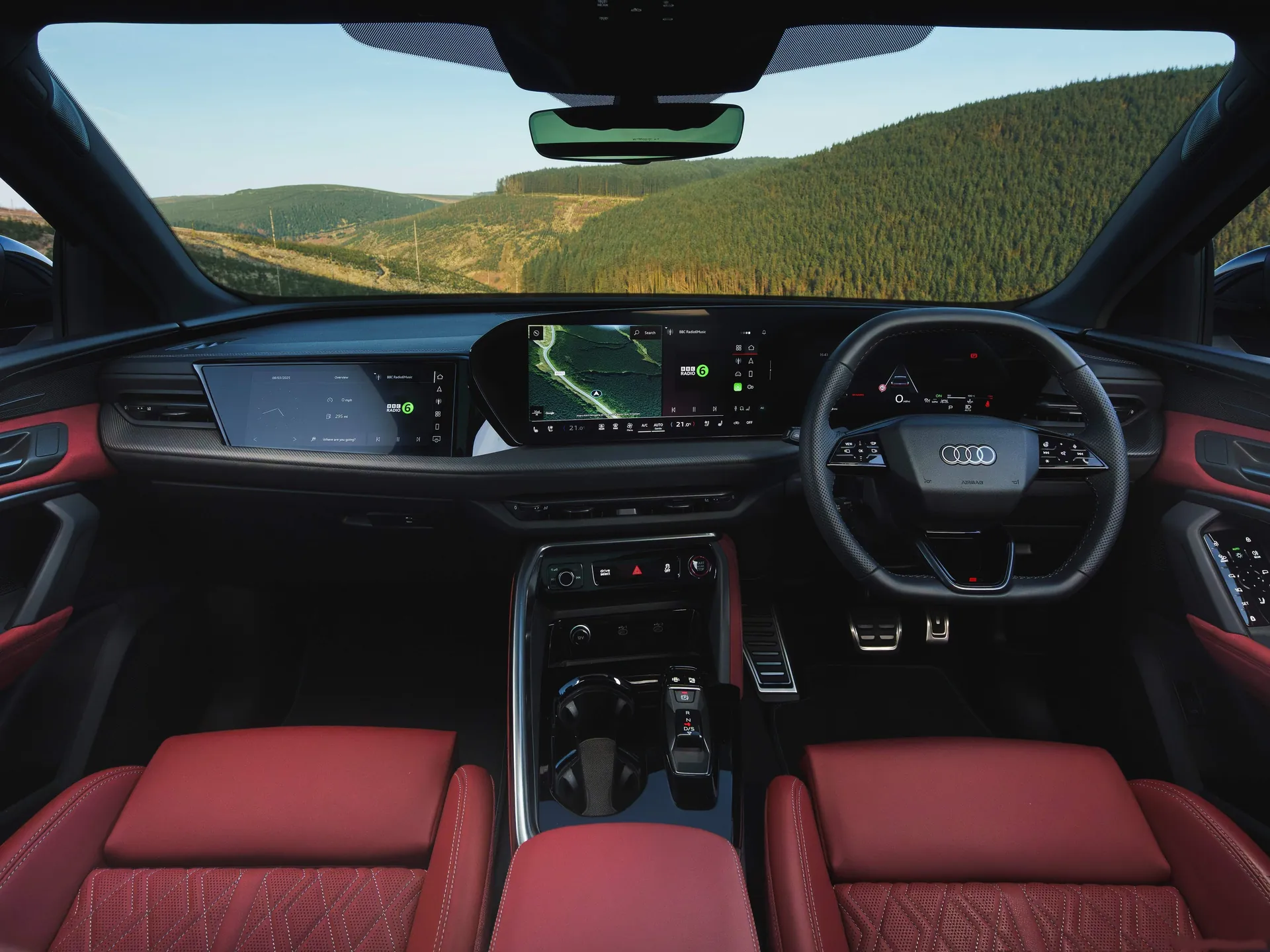 Audi SQ5 [UK] (2025) – interiér