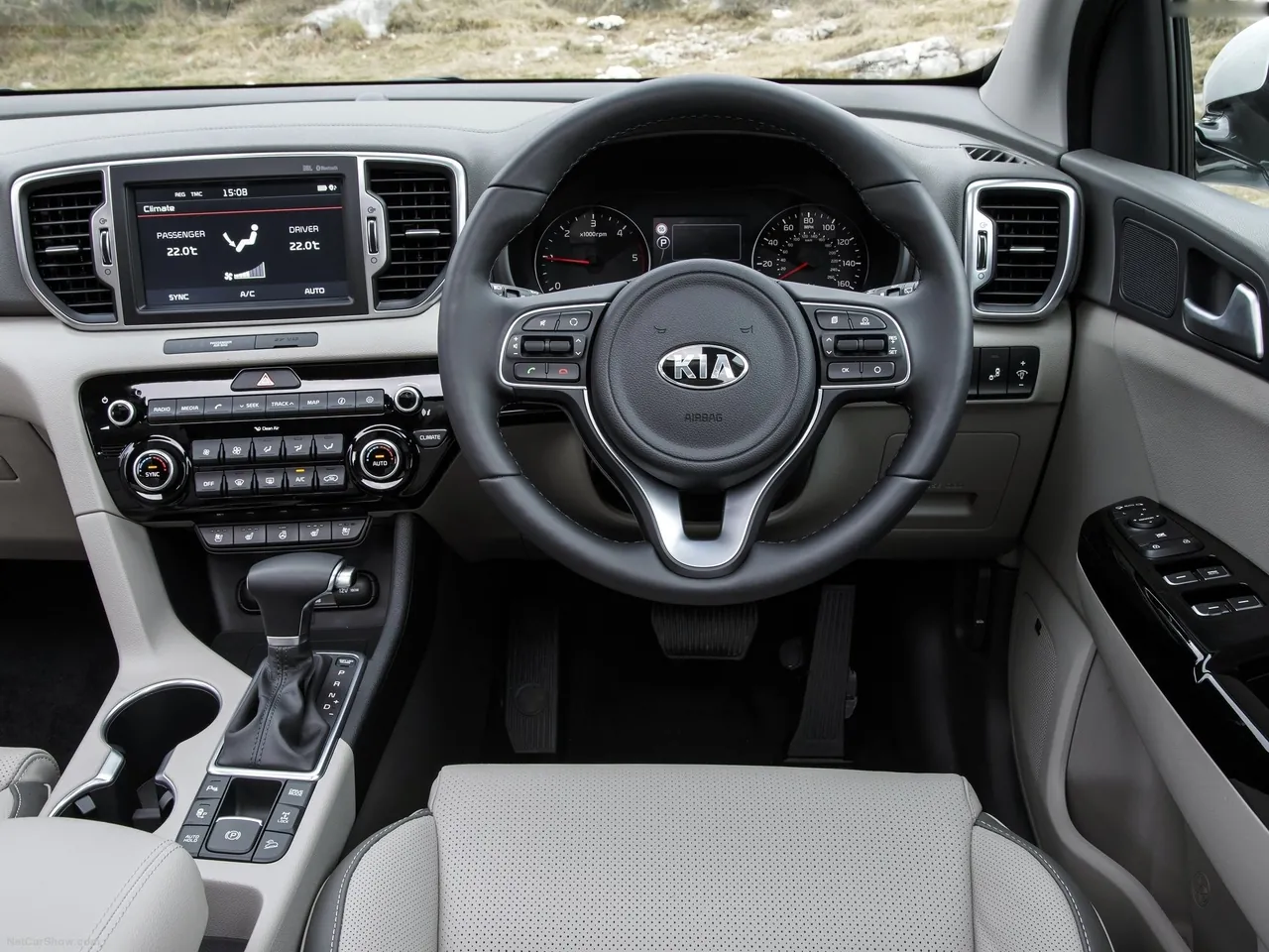 Kia Sportage [UK] (2016) – interiér