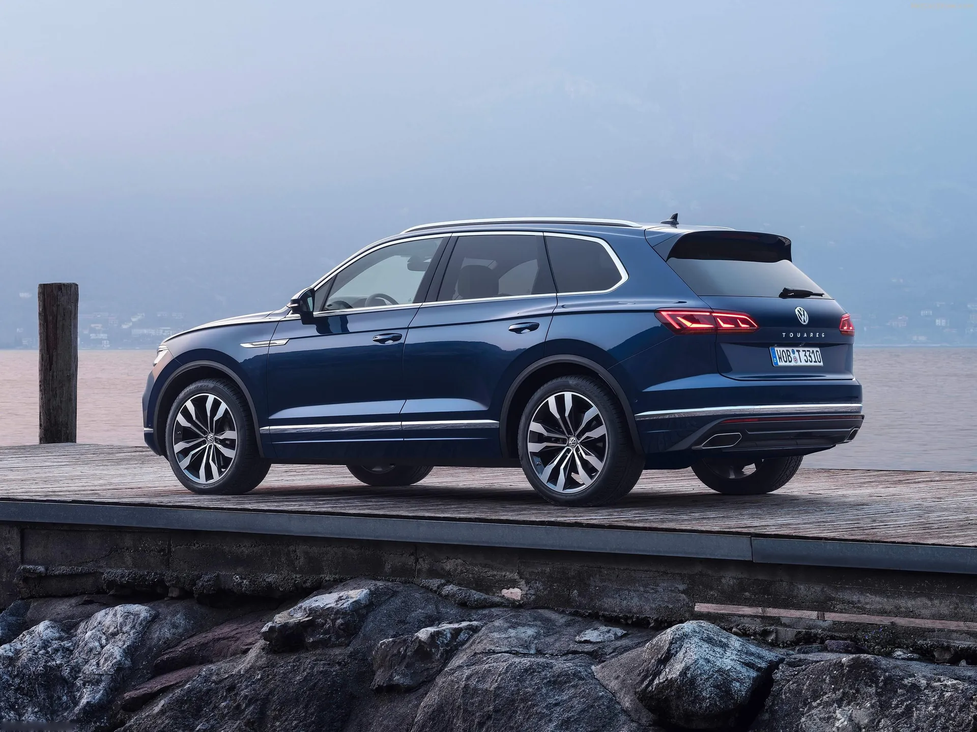 Volkswagen Touareg (2019) – zadní tříčtvrteční pohled