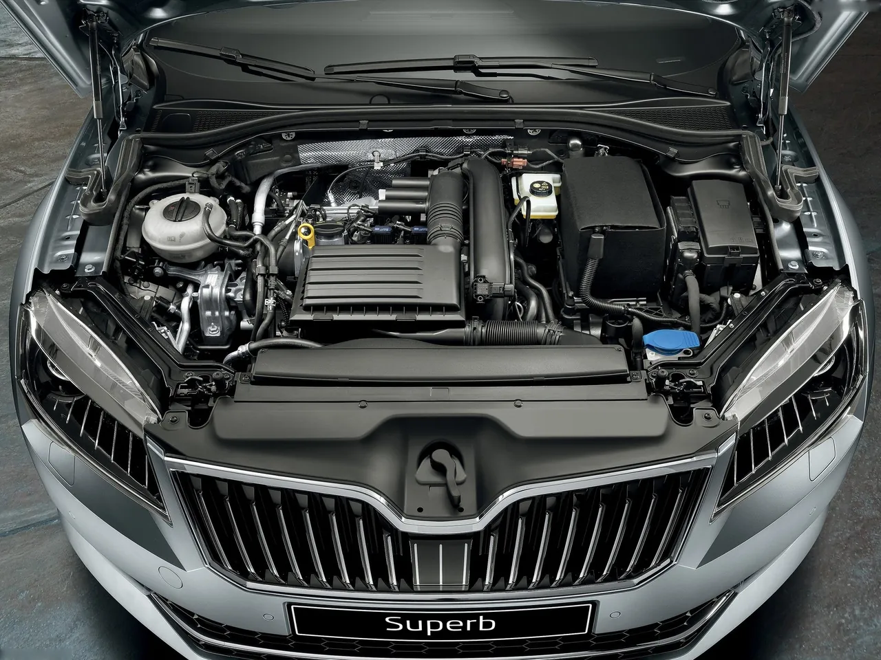 Skoda Superb Combi (2016) – motorový prostor