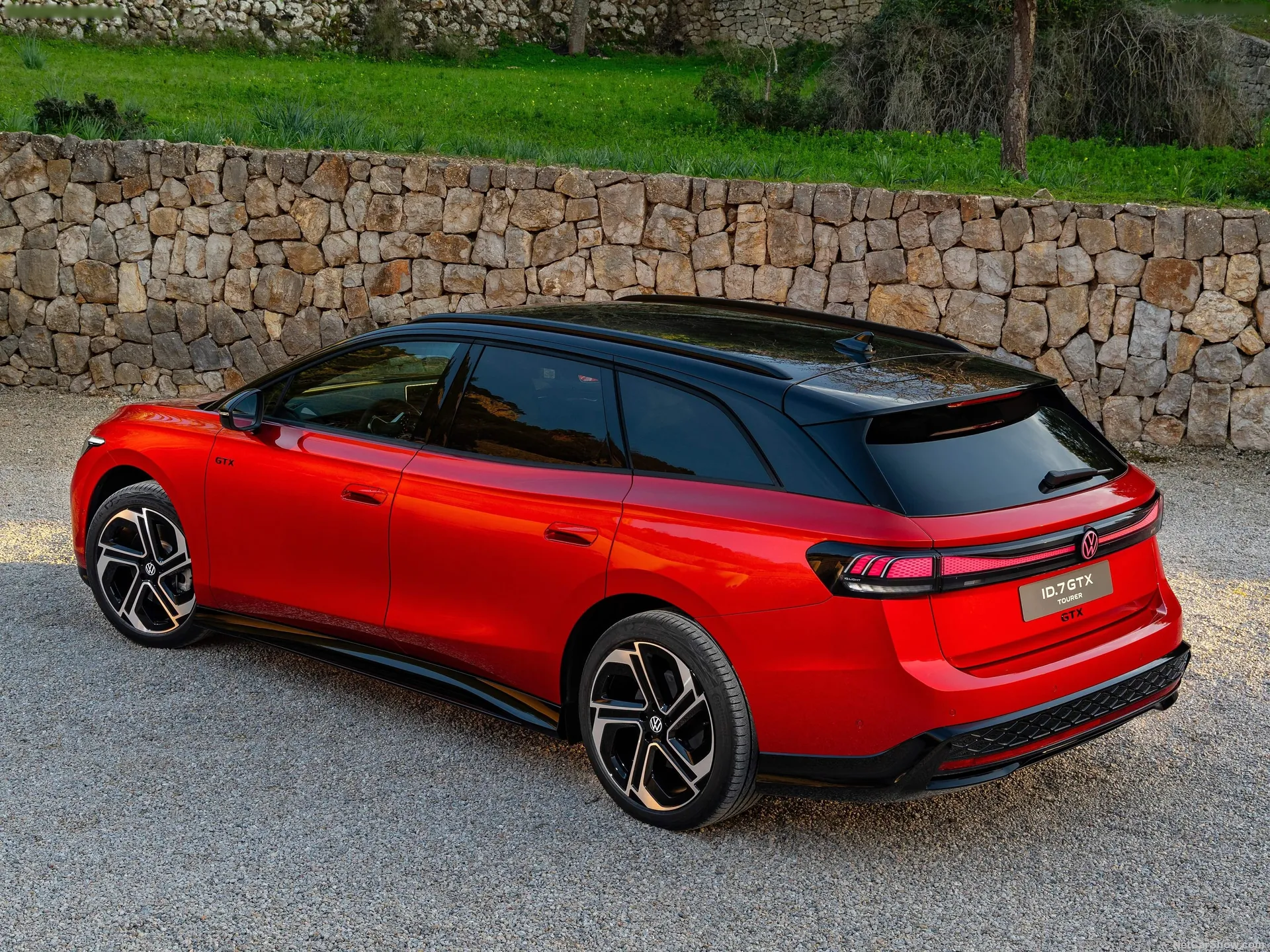Volkswagen ID.7 GTX Tourer (2025) – zadní tříčtvrteční pohled