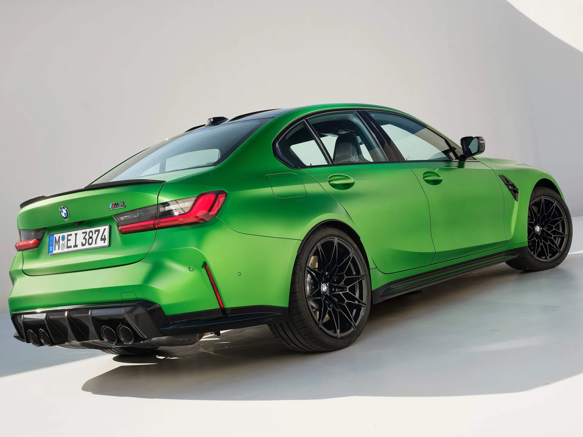BMW M3 Sedan (2025) – zadní tříčtvrteční pohled