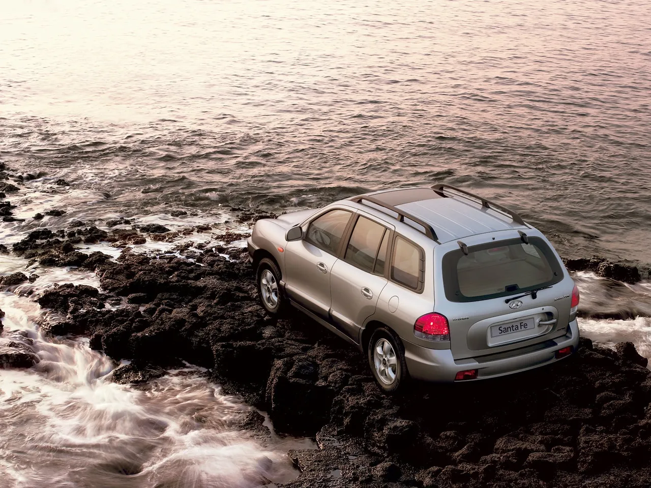 Hyundai Santa Fe (2005) – zadní tříčtvrteční pohled