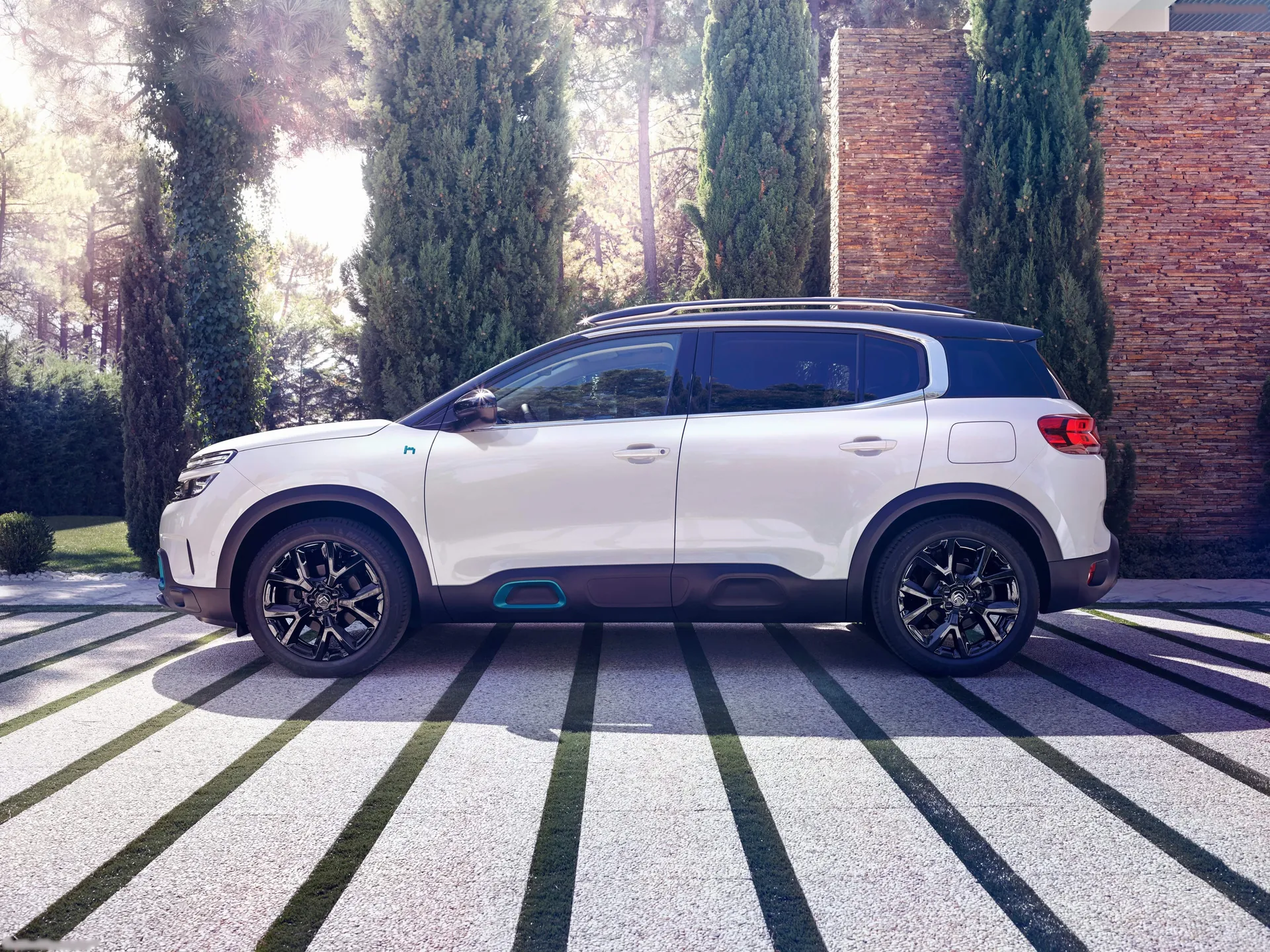 Citroen C5 Aircross Hybrid (2020) – boční profil