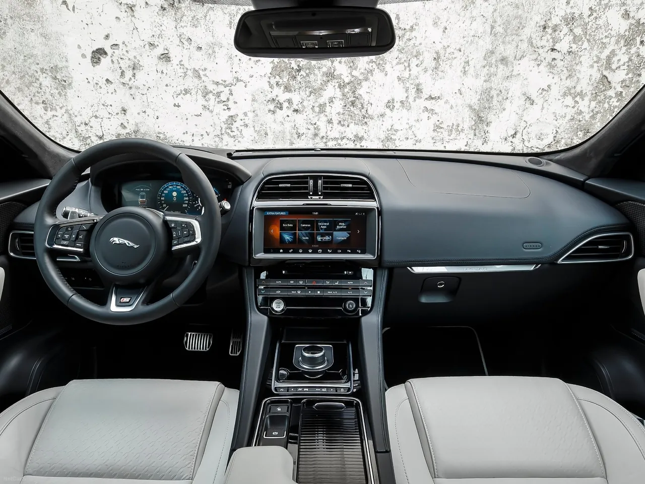 Jaguar F-Pace S (2017) – interiér