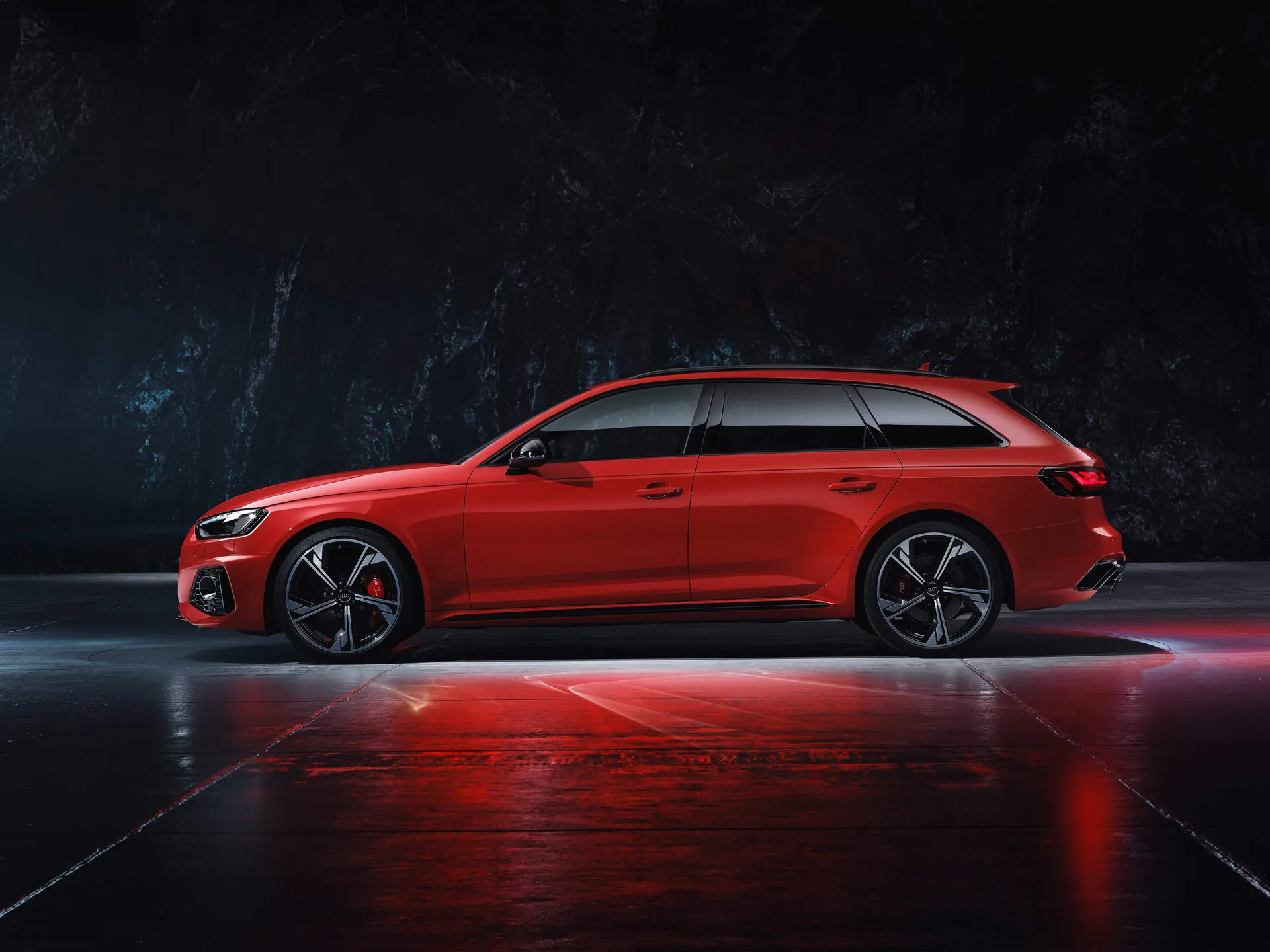 Audi RS4 Avant (2020) – boční profil
