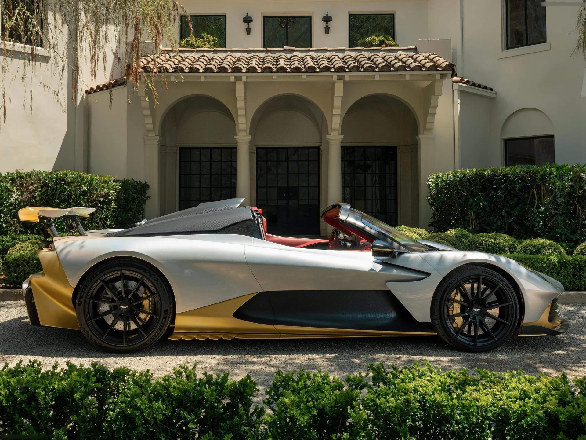 Aston Martin Valhalla Spider (2028) – boční profil